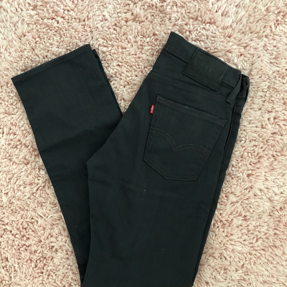 Levis - Picture 4 of 5
